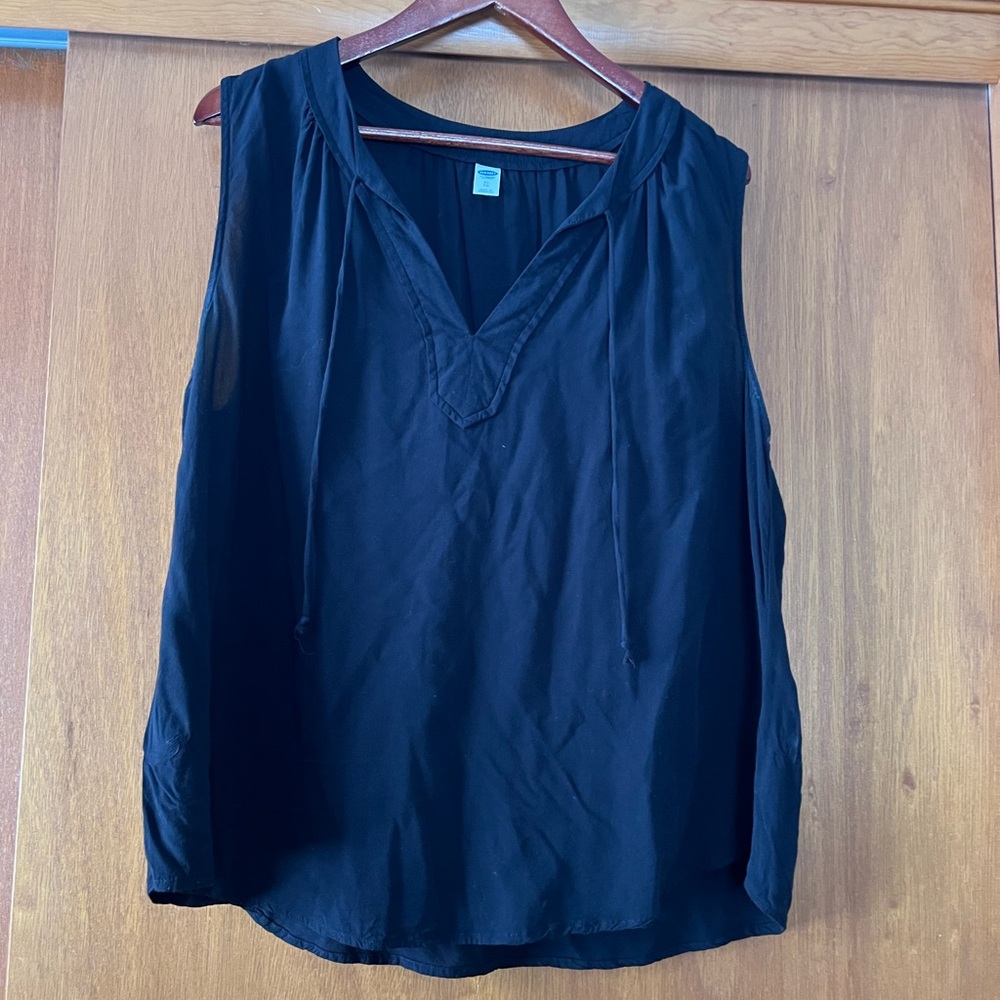 Old Navy Black Sleeveless Blouse